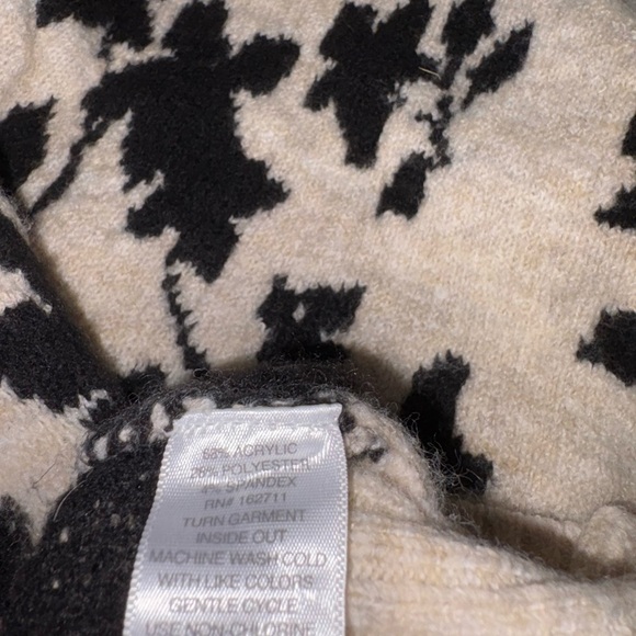 Liz Claiborne Mock Neck Beige Black Floral Sweater - Picture 14 of 14